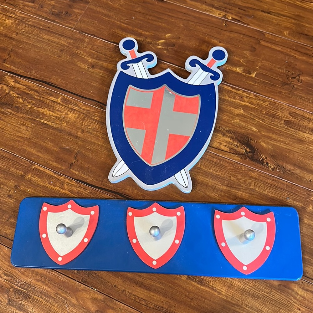 Knight Coat of Arms room decor and hanging‎ peg rack